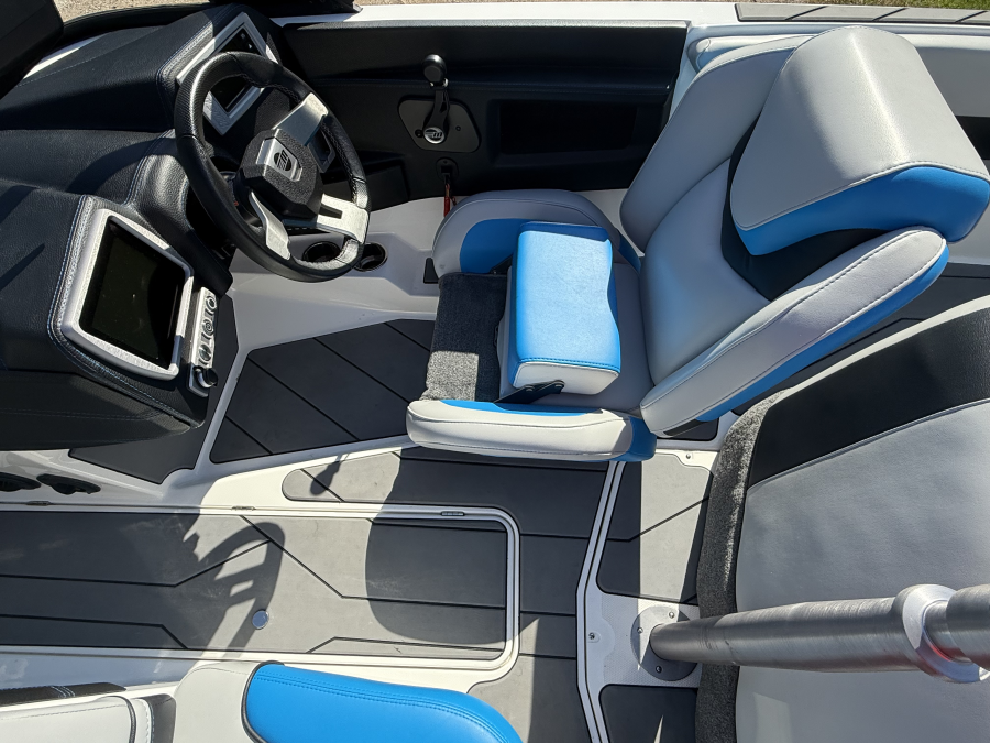 2023 Malibu Boats Response TXI for sale in Fontana, Wisconsin