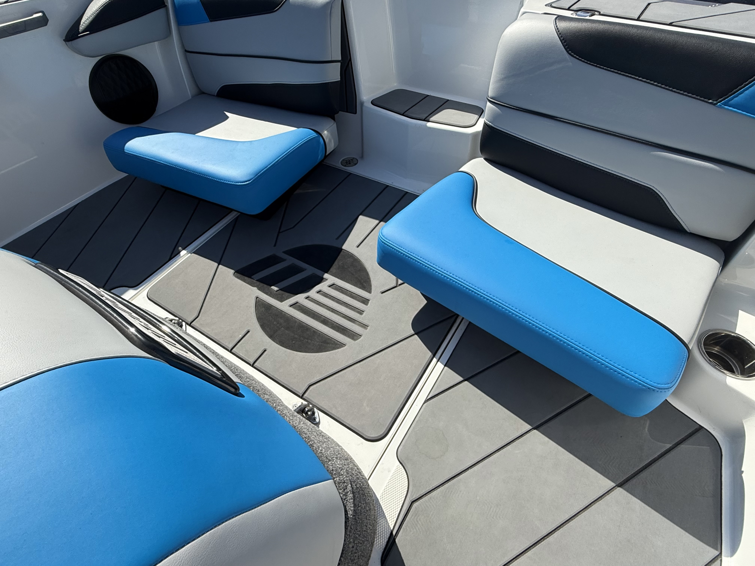 2023 Malibu Response TXi