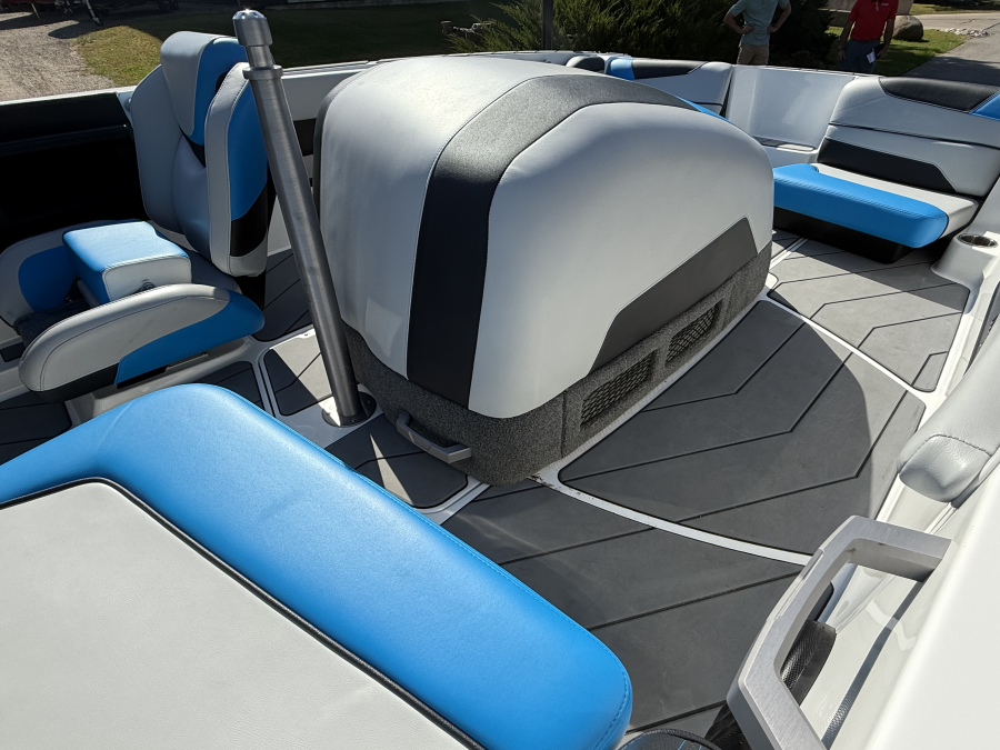 2023 Malibu Boats Response TXI for sale in Fontana, Wisconsin