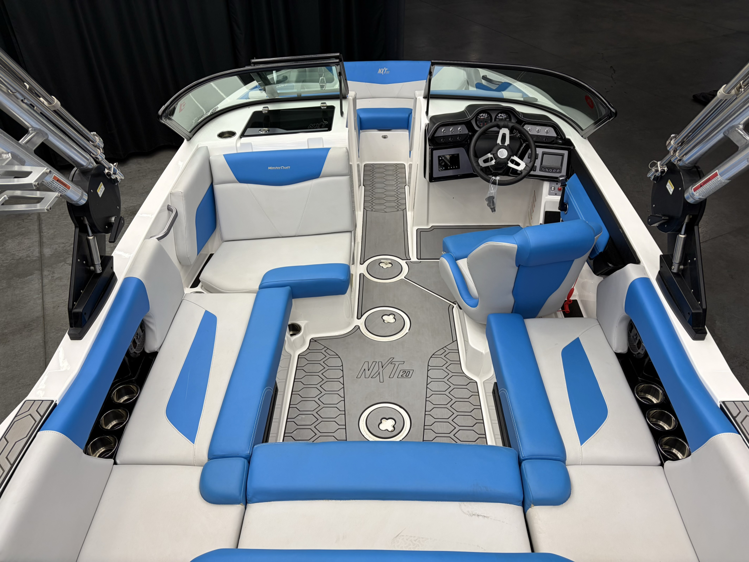 2021 MasterCraft NXT 20