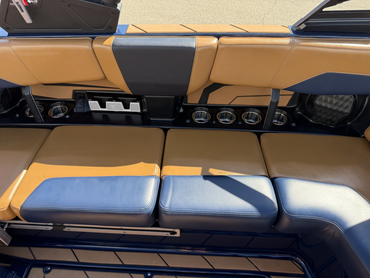 2023 Malibu 22 LSV