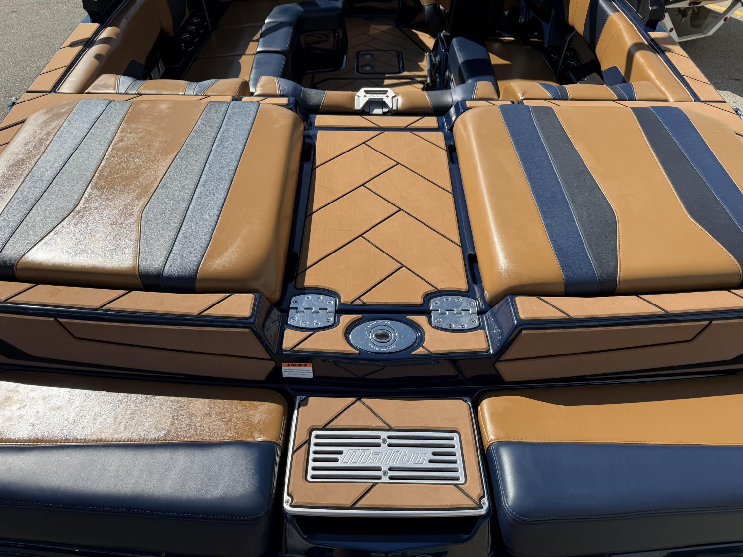 2023 Malibu 22 LSV