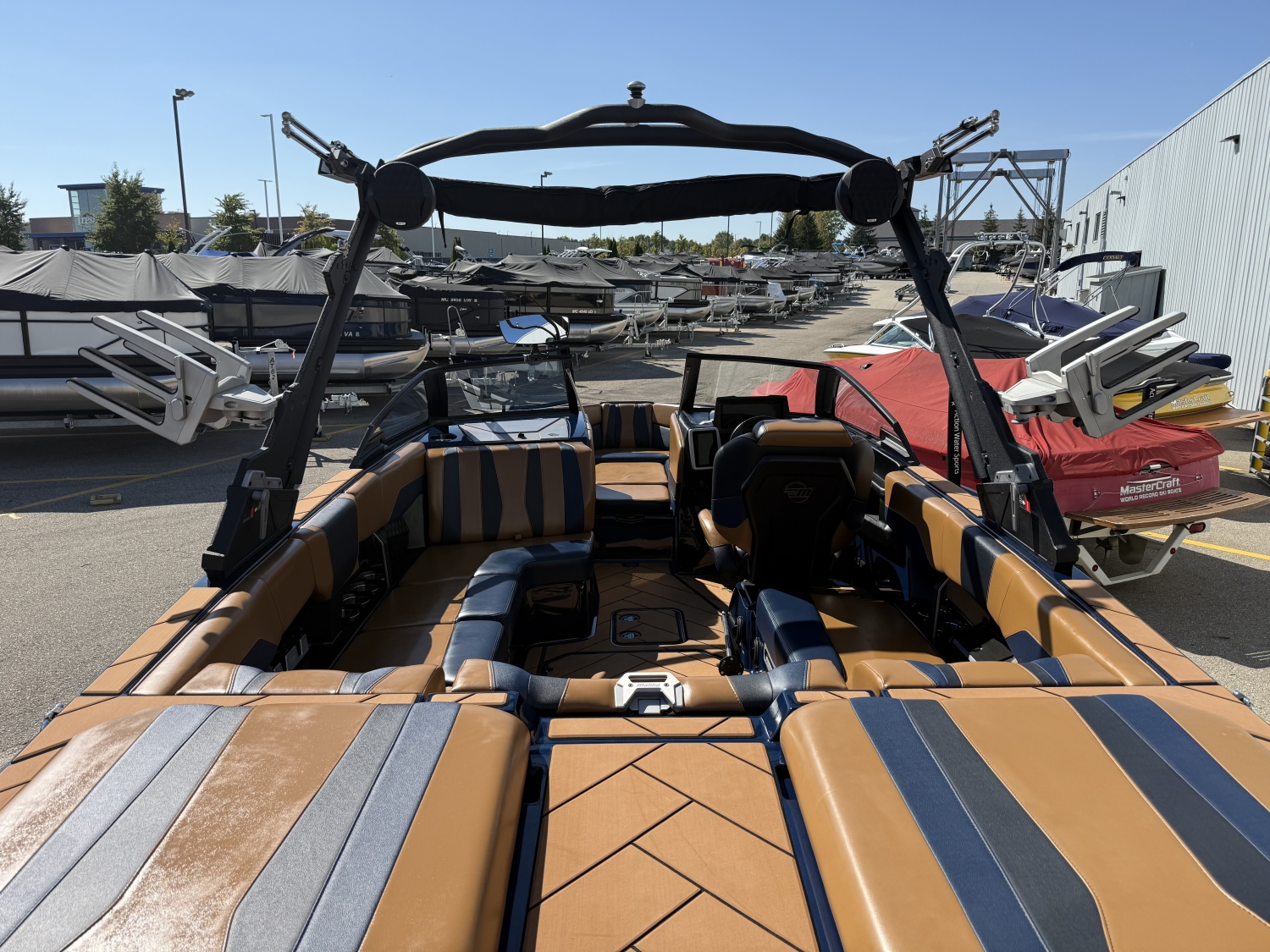 2023 Malibu 22 LSV