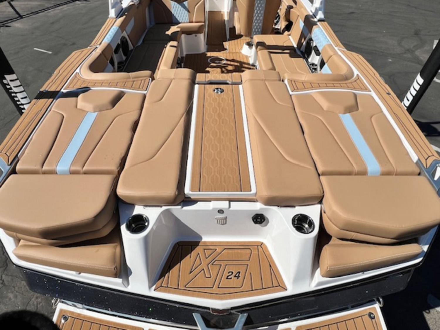 2026 Mastercraft XT24