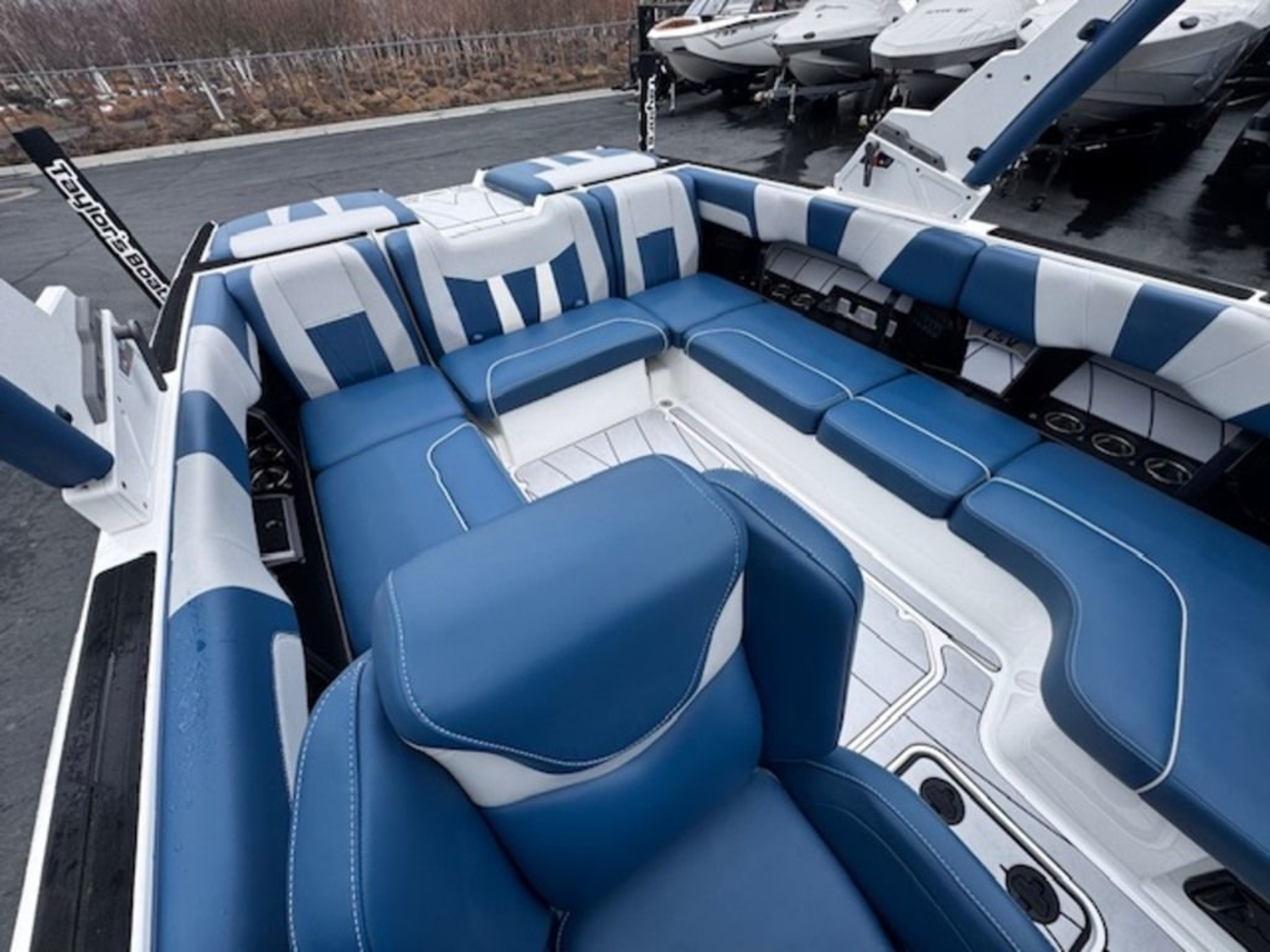 2022 Malibu Boats 23 LSV