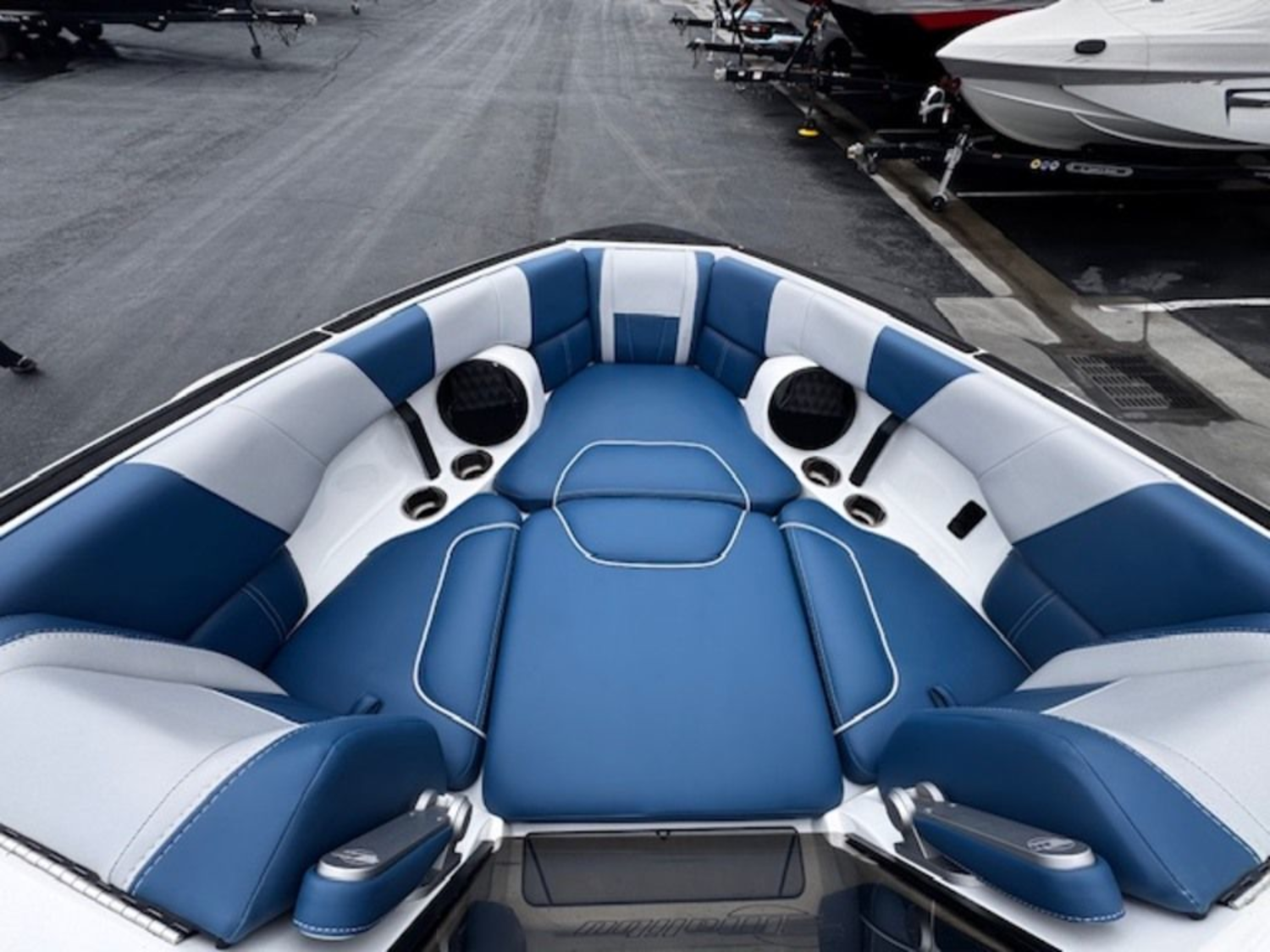 2022 Malibu Boats 23 LSV