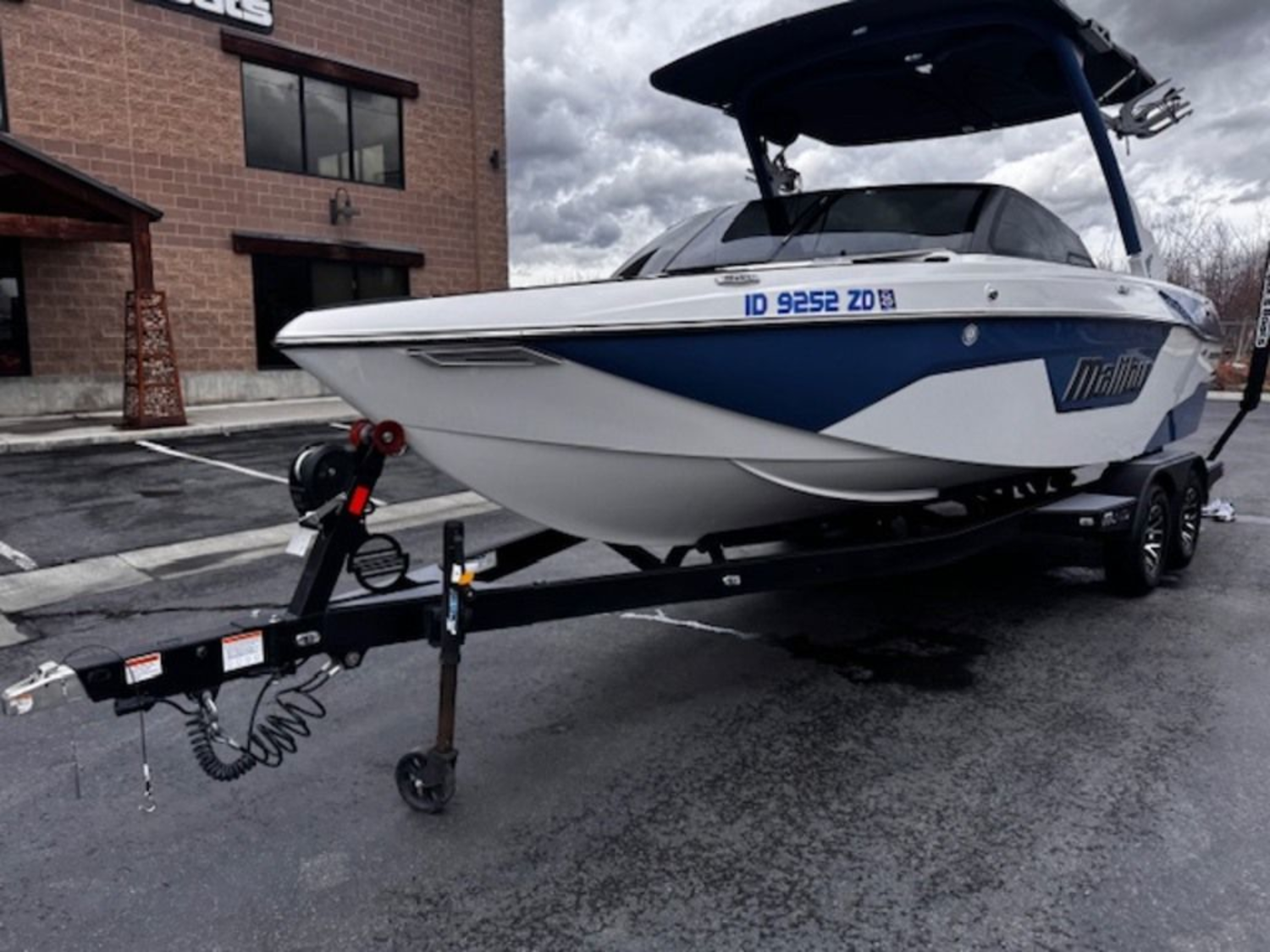 2022 Malibu Boats 23 LSV