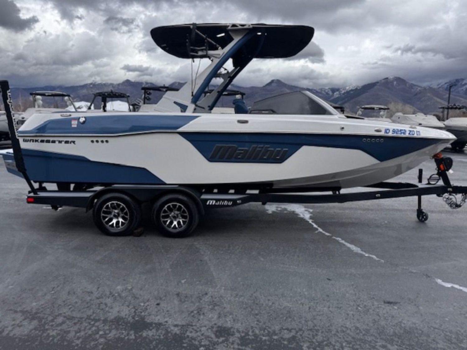 2022 Malibu Boats 23 LSV