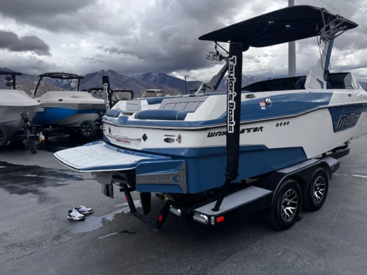 2022 Malibu Boats 23 LSV