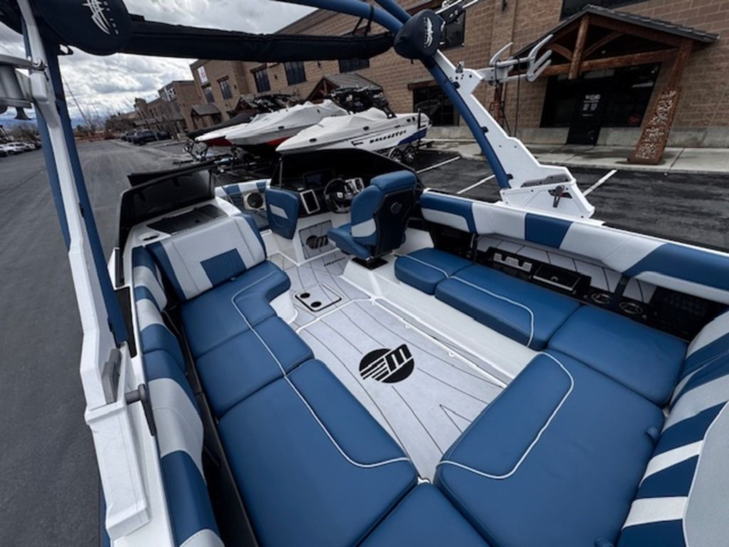 2022 Malibu Boats 23 LSV