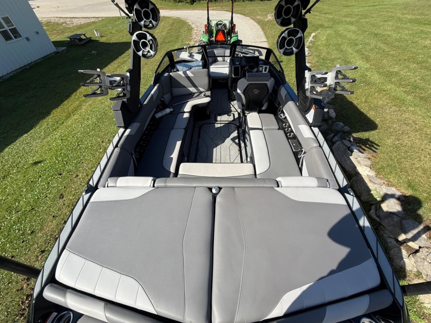 2020 Malibu Boats 23 LSV