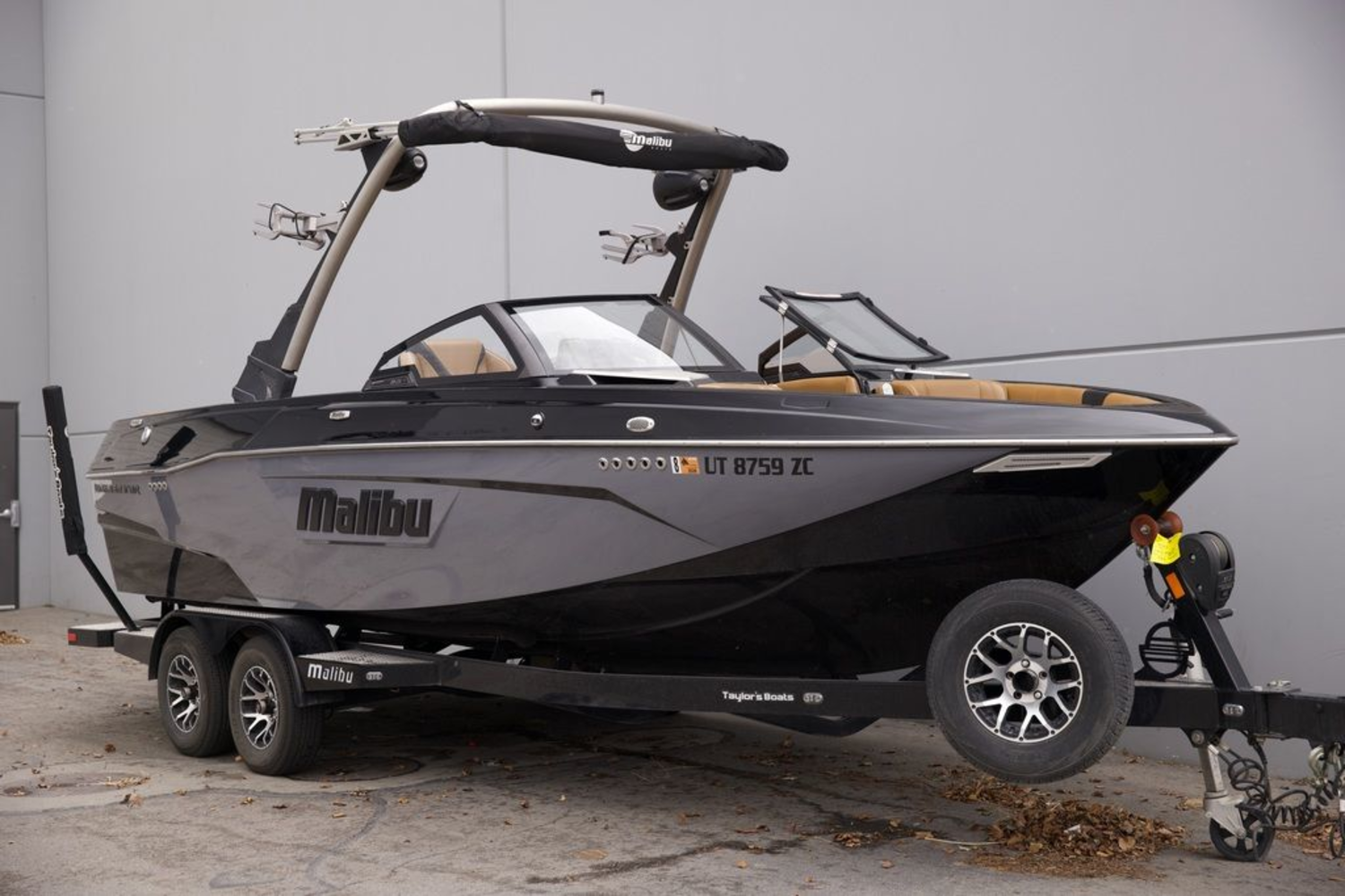 2022 Malibu Boats 23 LSV