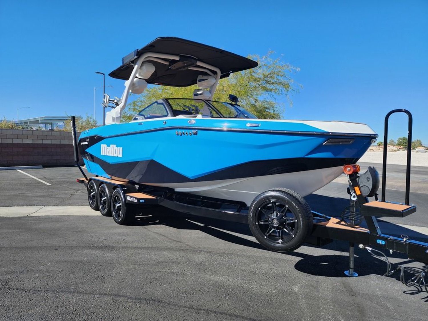 2026 Malibu Boats 25 LSV