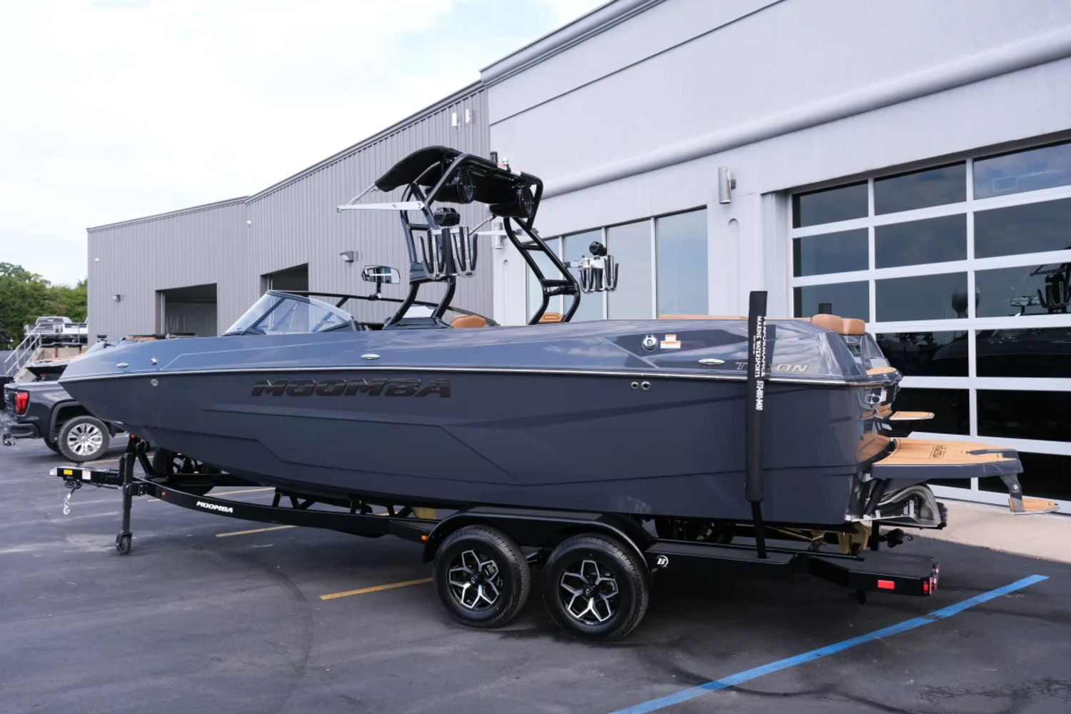 2026 MOOMBA TYKON DARK GRAPHITE 
