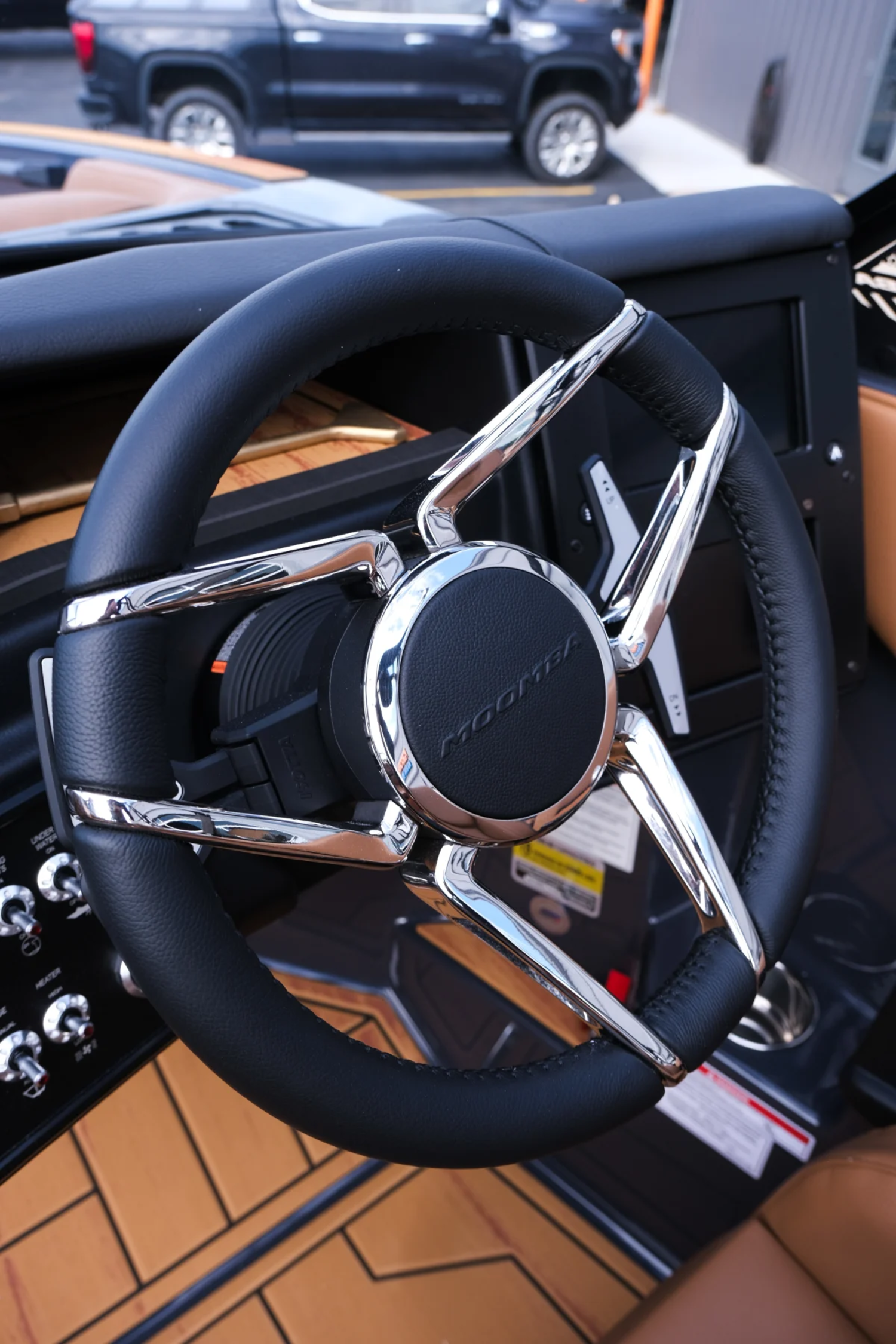 2026 MOOMBA TYKON DARK GRAPHITE 