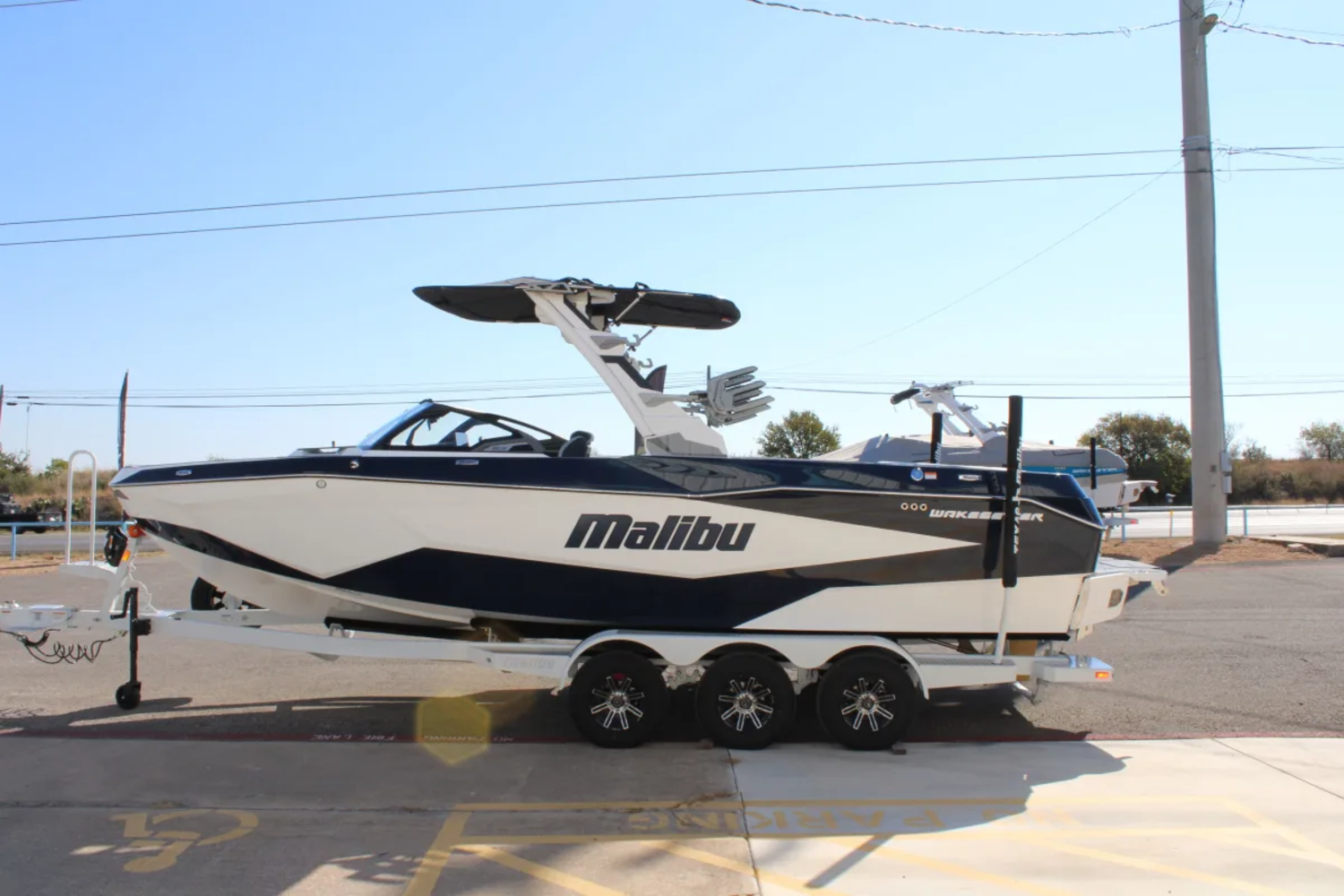 2026 Malibu 25 LSV