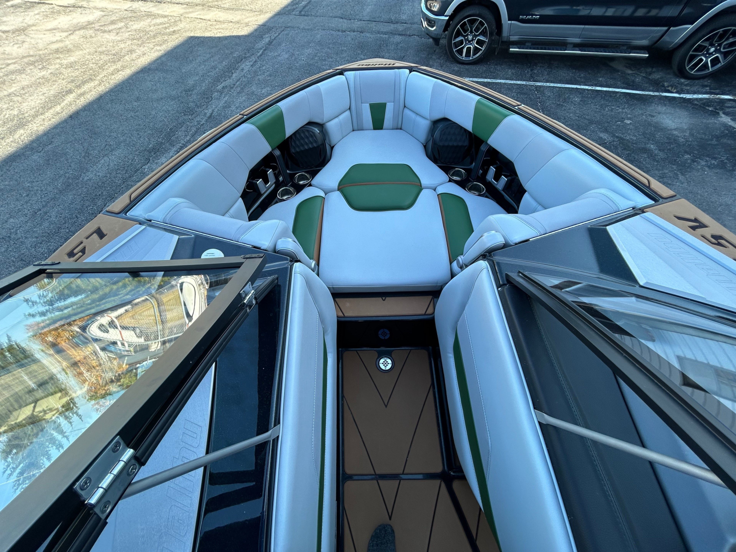 2022 Malibu 23 LSV