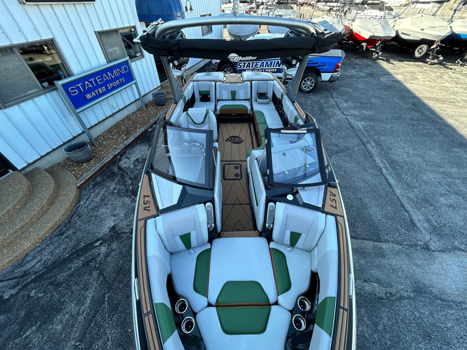 2022 Malibu 23 LSV