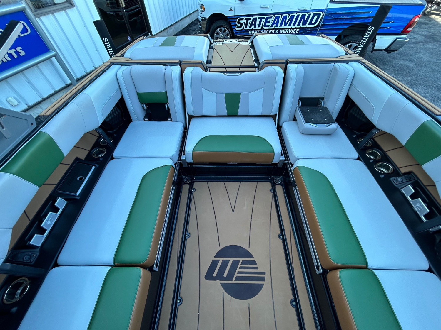 2022 Malibu 23 LSV