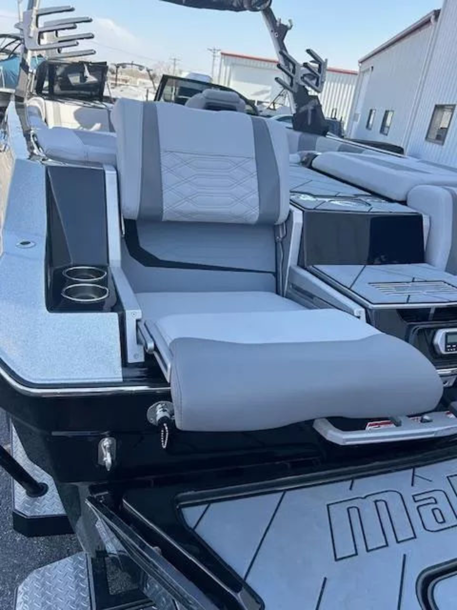 2022 Malibu 25LSV