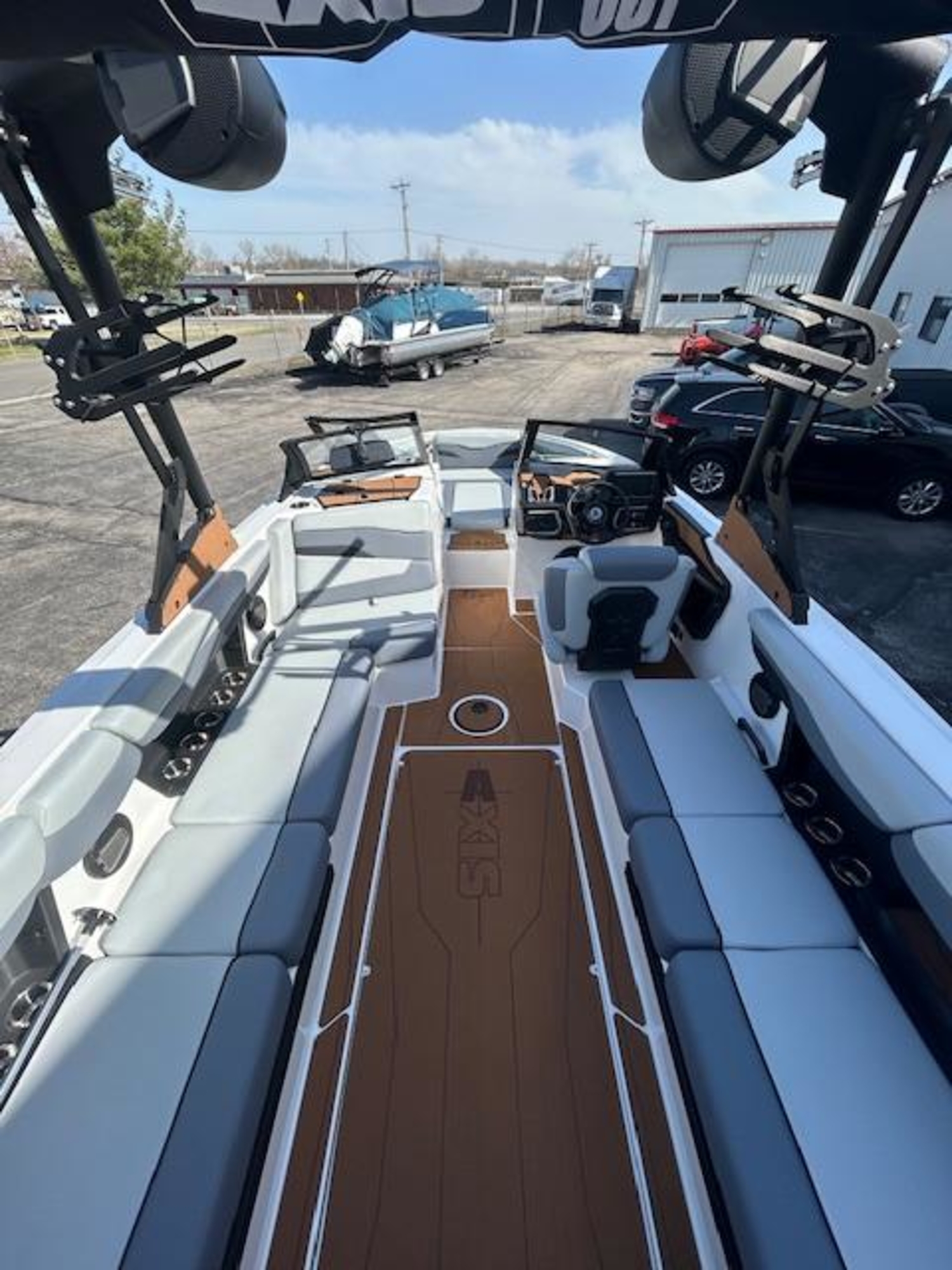 2025 Axis T250