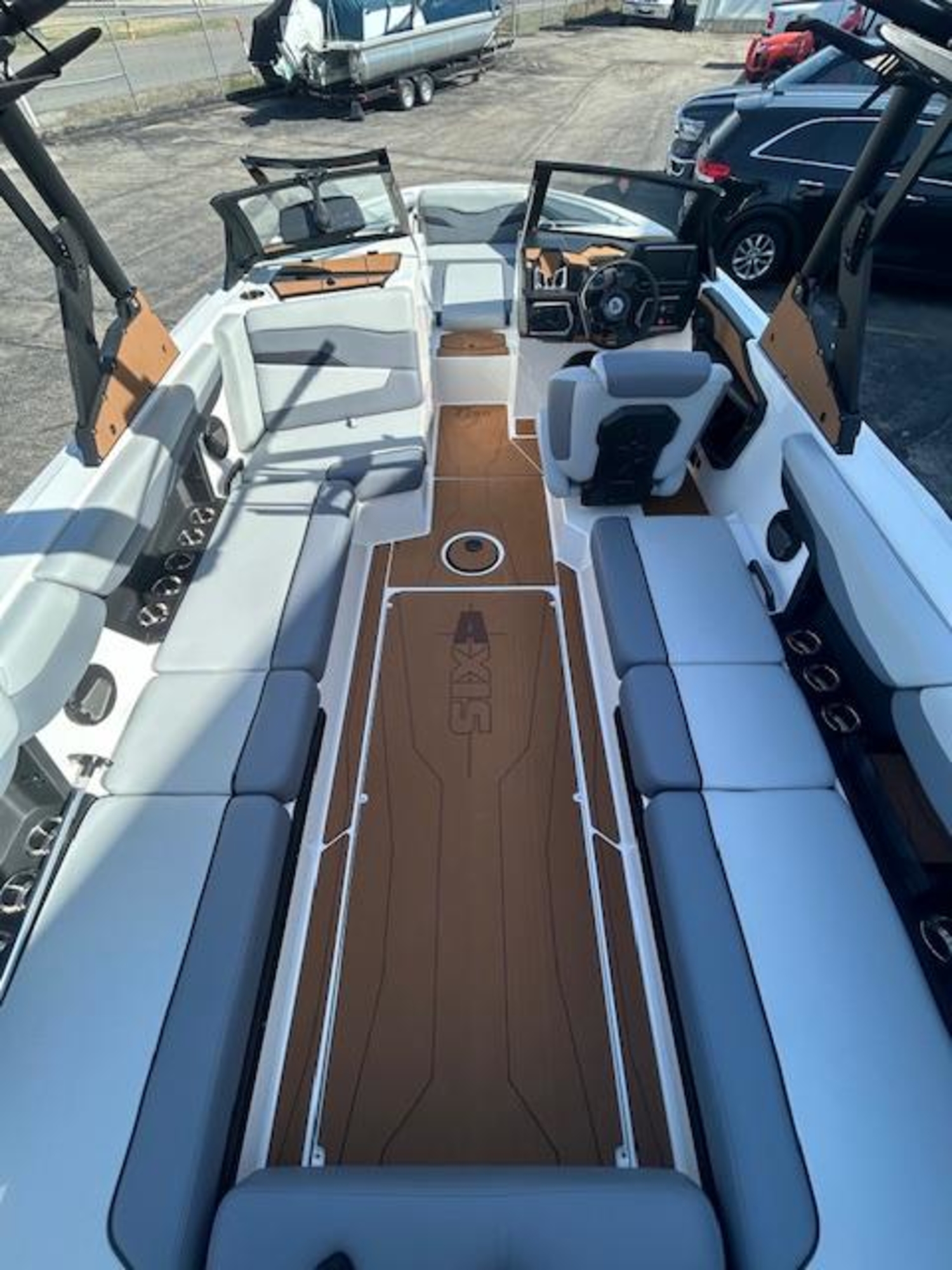 2025 Axis T250