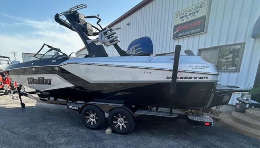 2025-malibu-wakesetter-24-mxz-112074-image23