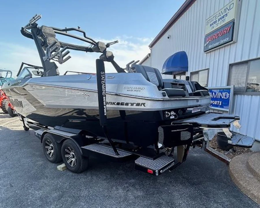 2025-malibu-wakesetter-24-mxz-112074-image24