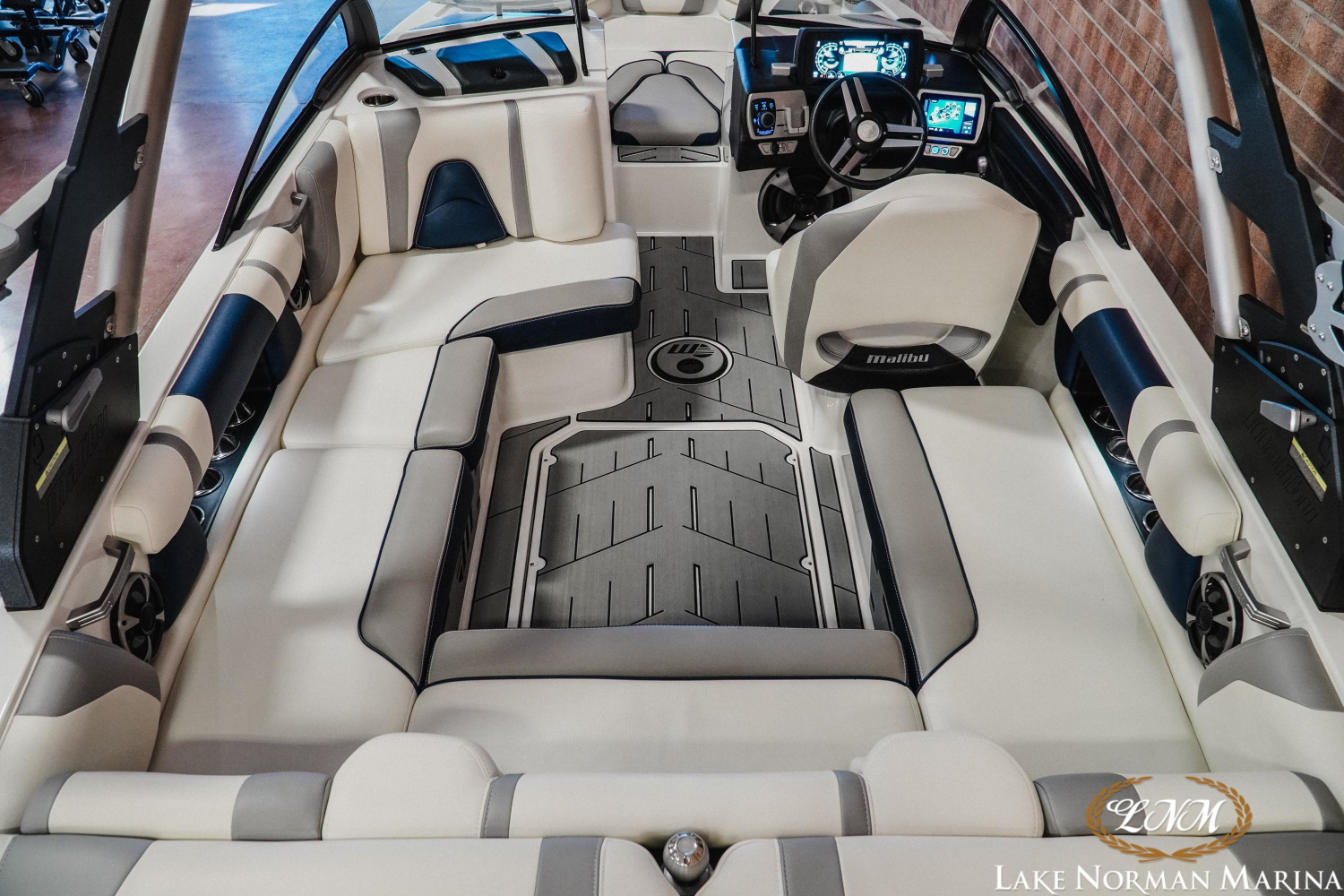 2017 Malibu Boats Wakesetter VLX for sale in Mooresville, North Carolina