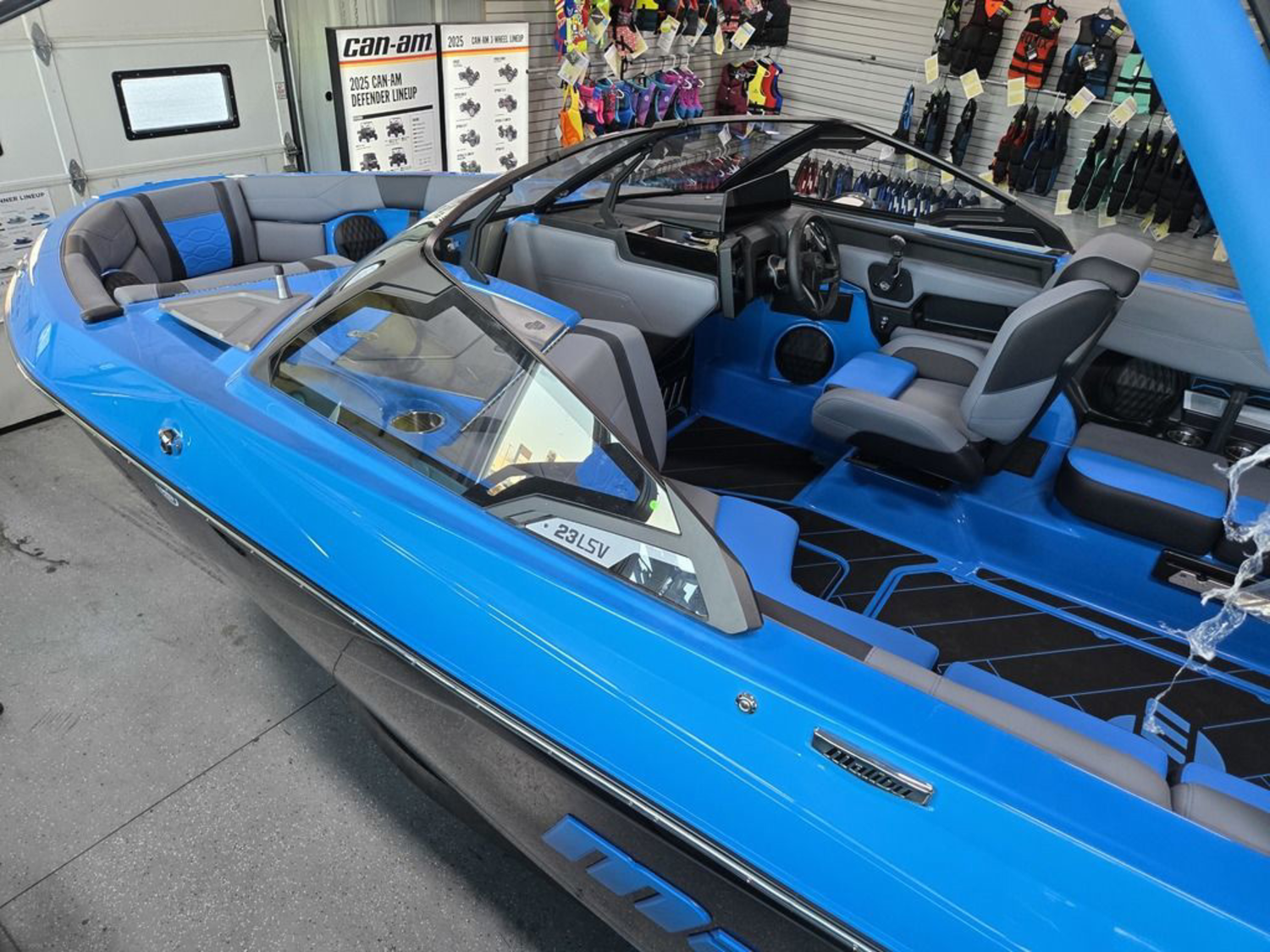 2025 Malibu Boats 23 LSV