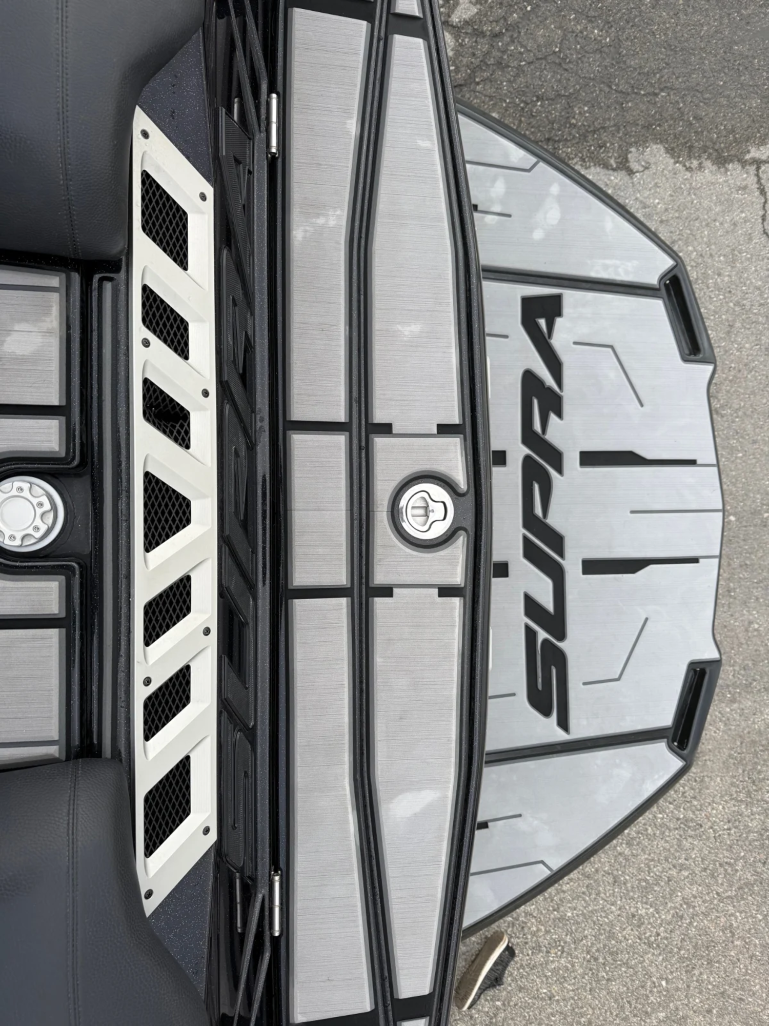 2021 24' Supra "SL550" Bowrider