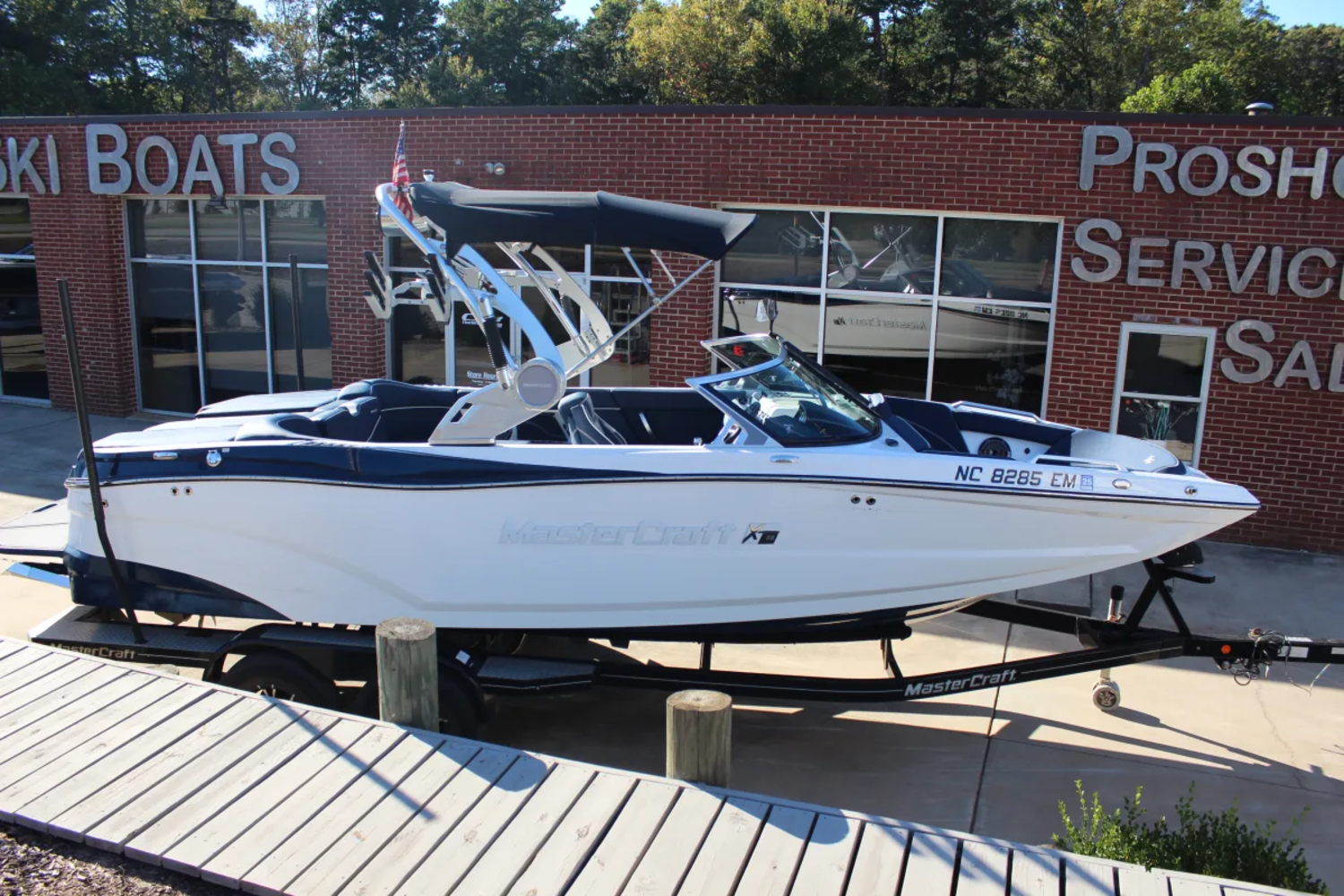 2019 MasterCraft XT22 - Excellent Condition and low hours!