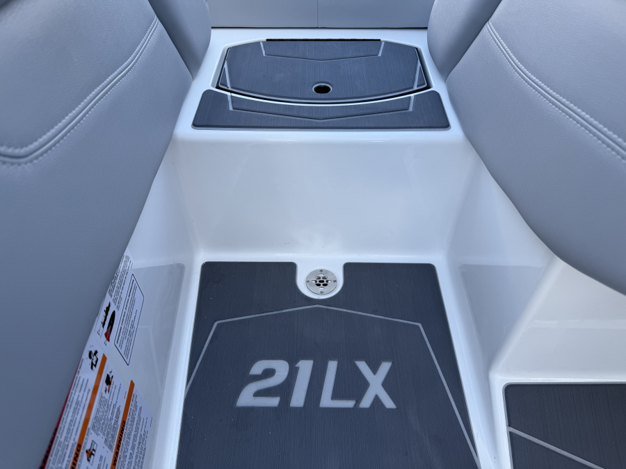 2026 Malibu Boats 21 LX for sale in Fontana, Wisconsin