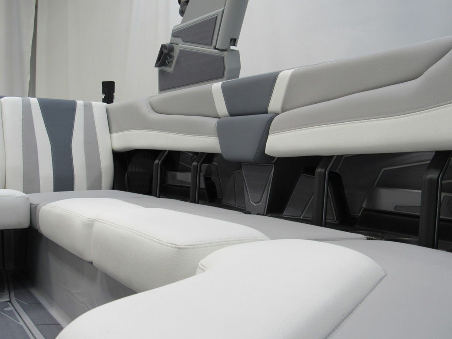 2026 Malibu Boats 21 LX