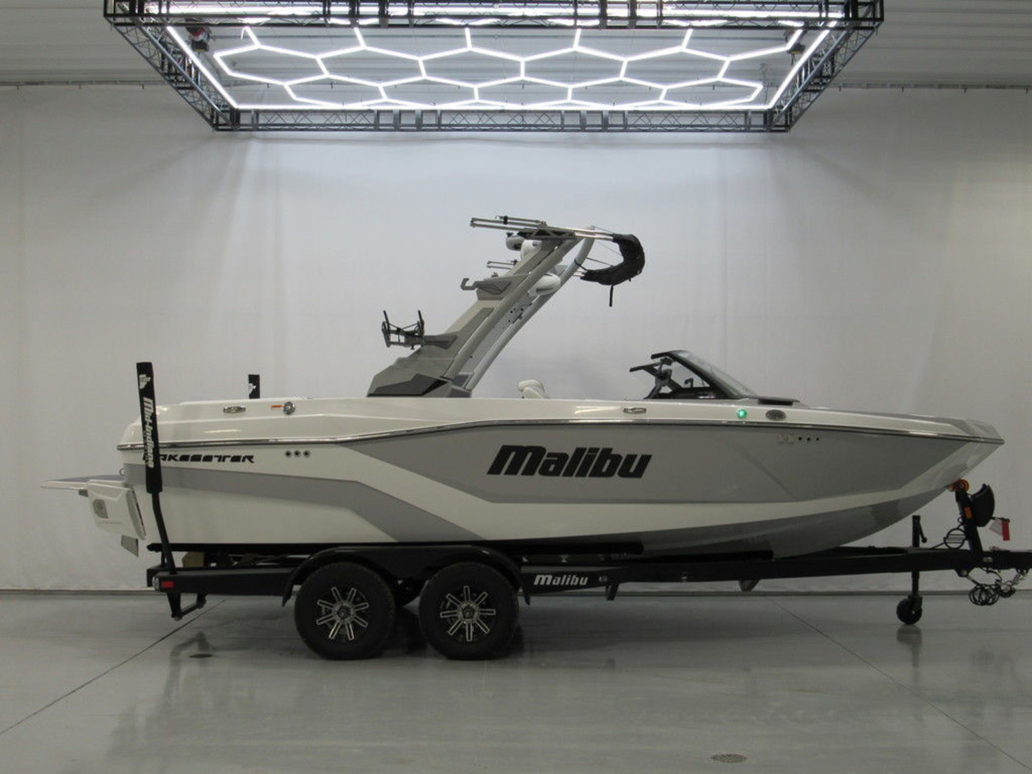 2026 Malibu Boats 21 LX