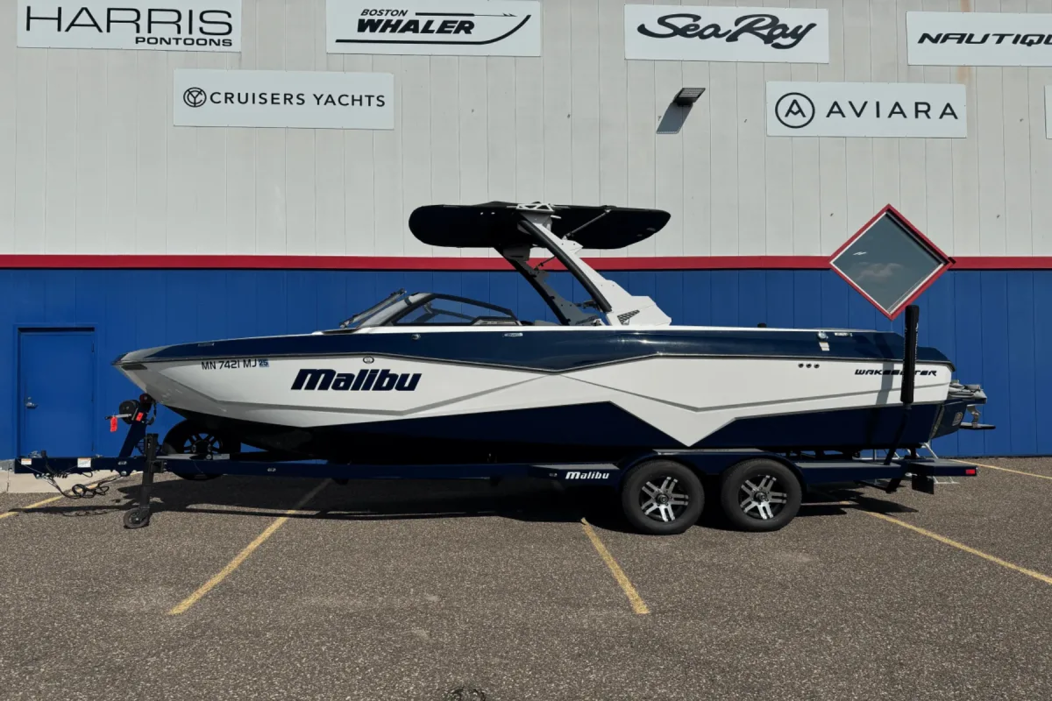2023 Malibu 25 LSV
