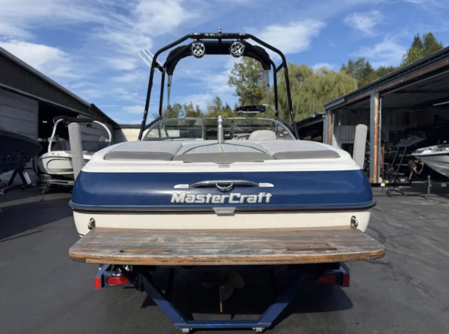 2004 Maristar 210