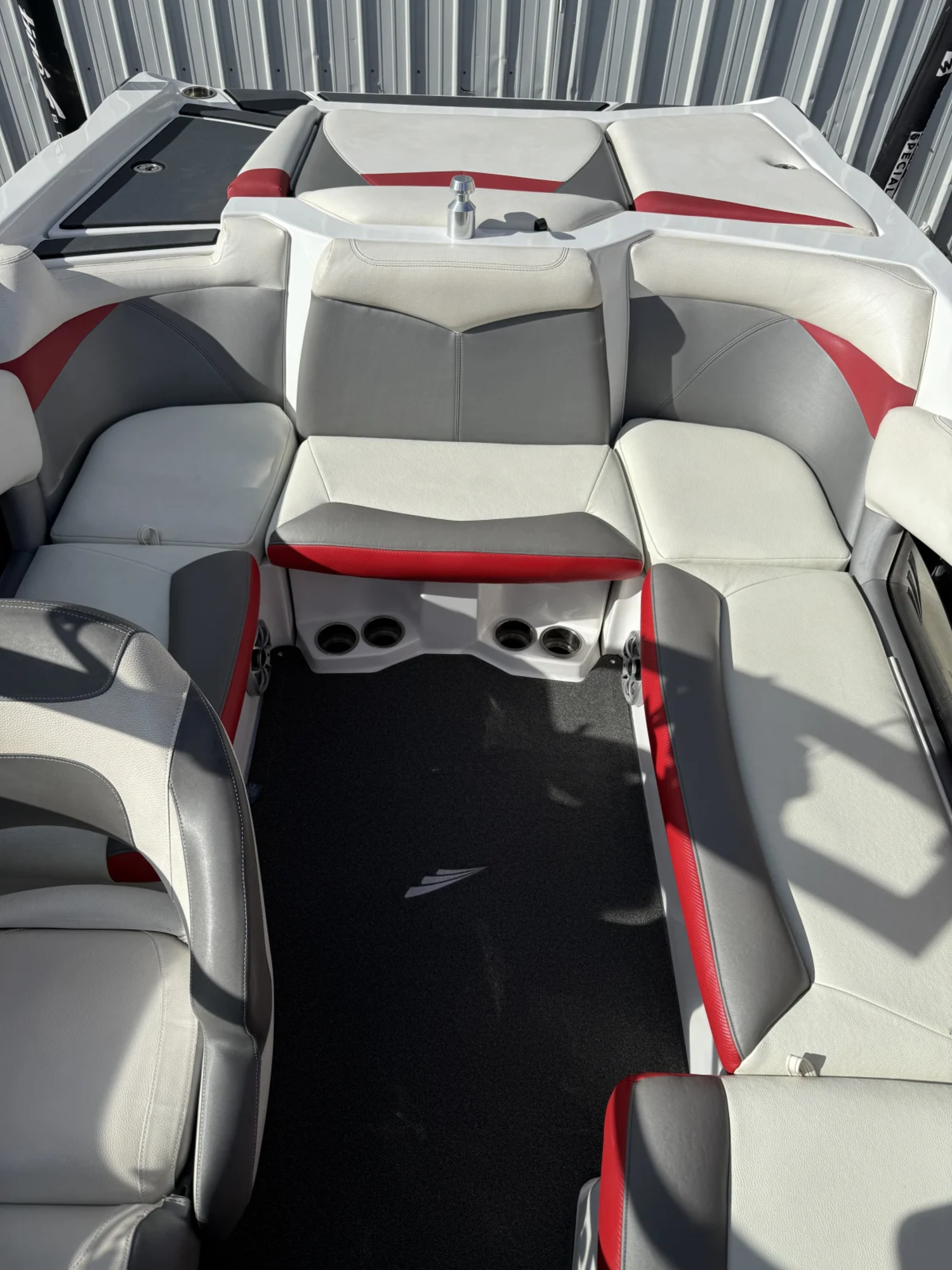 2013 TIGE R20 Wake boat