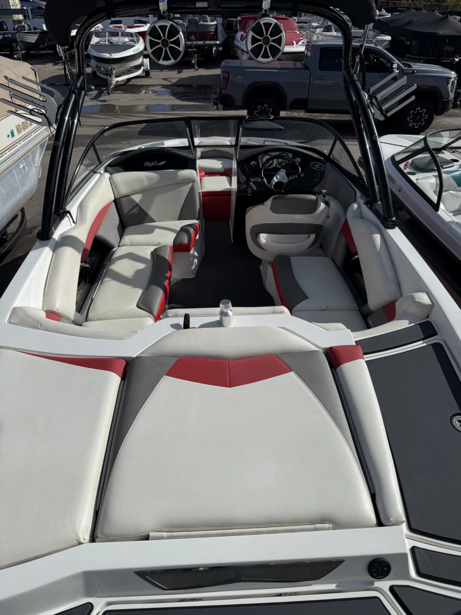 2013 TIGE R20 Wake boat