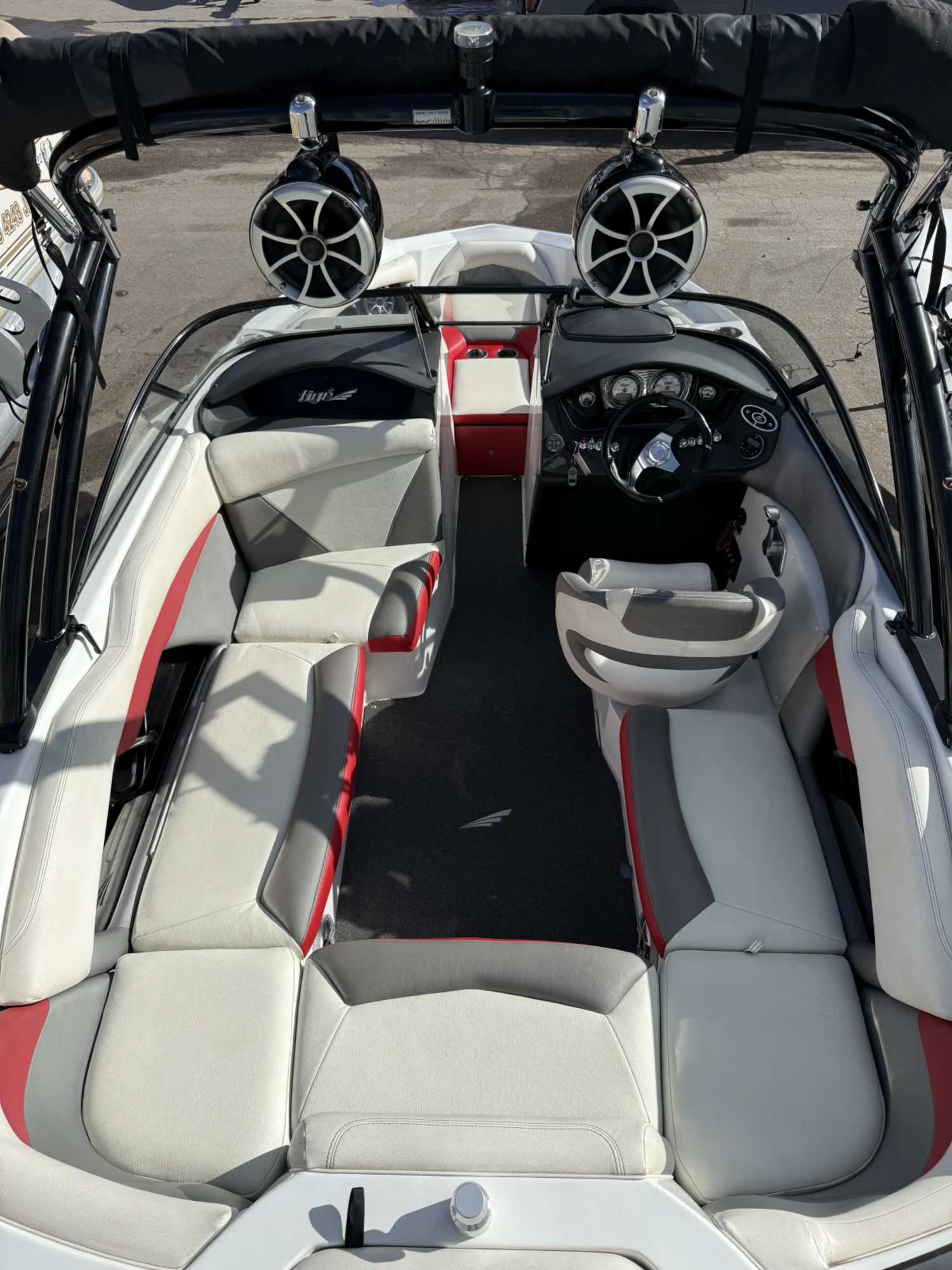 2013 TIGE R20 Wake boat