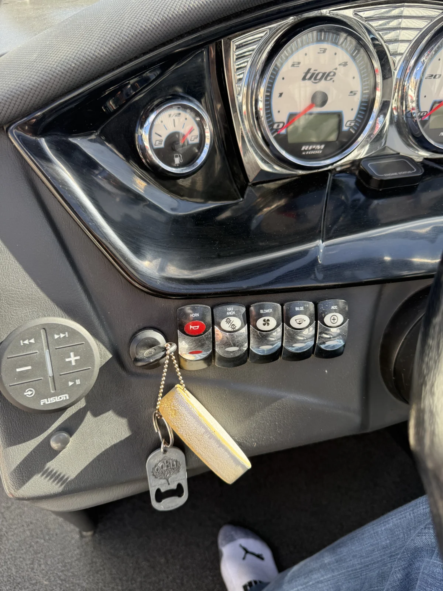 2013 TIGE R20 Wake boat