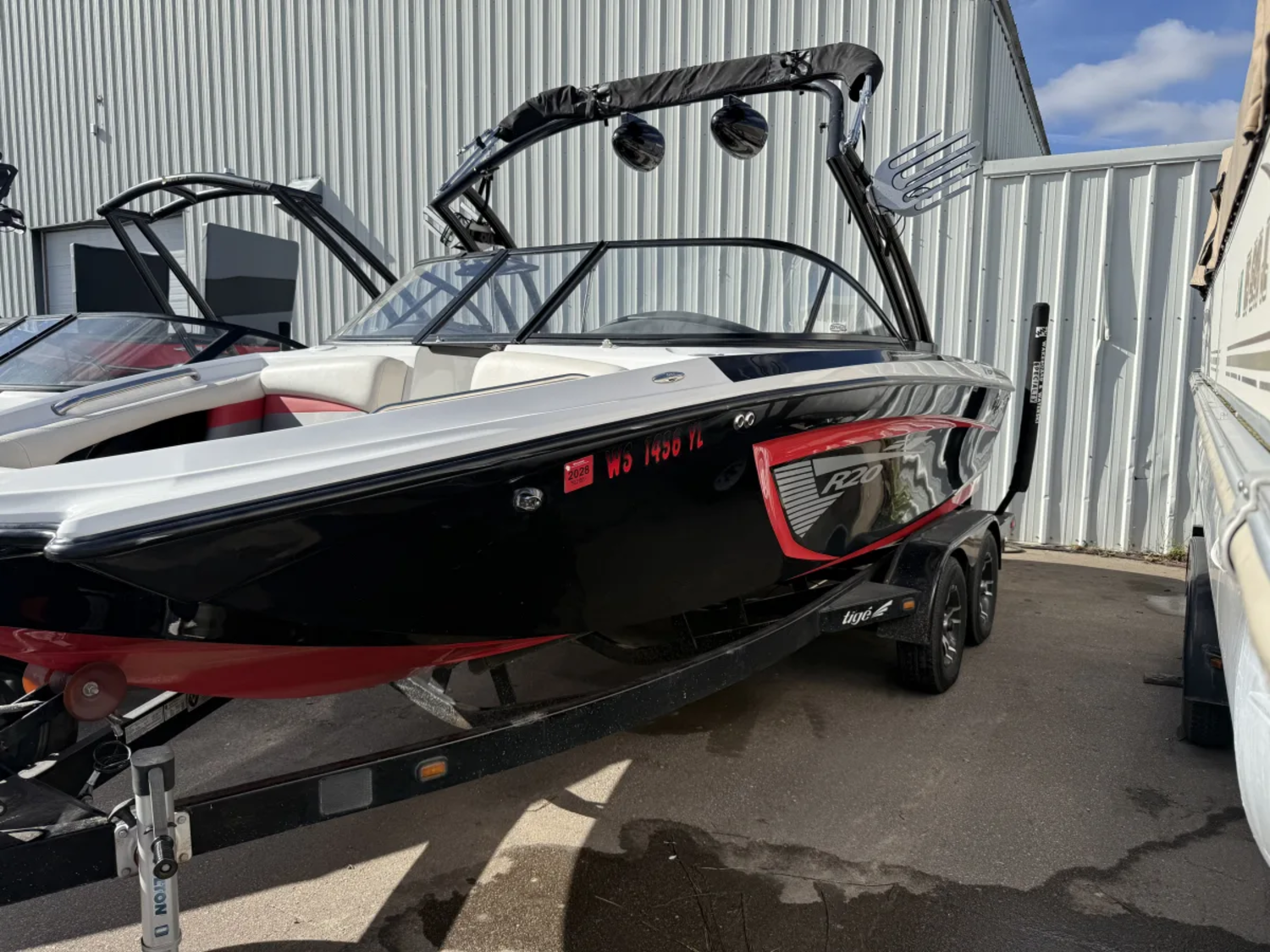 2013 TIGE R20 Wake boat