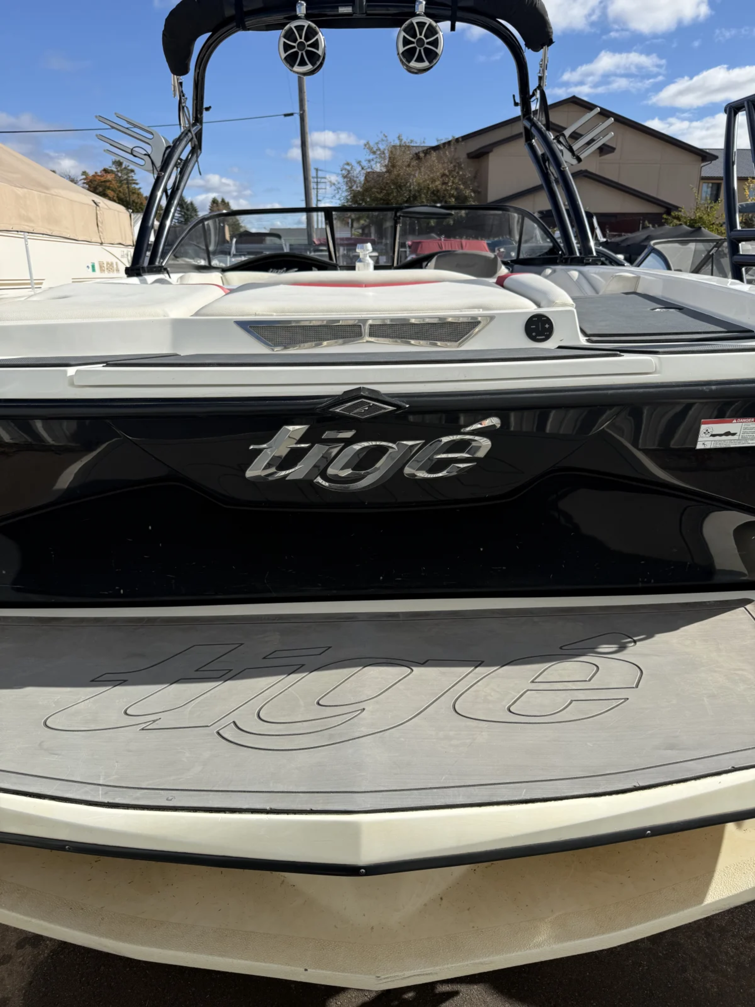 2013 TIGE R20 Wake boat