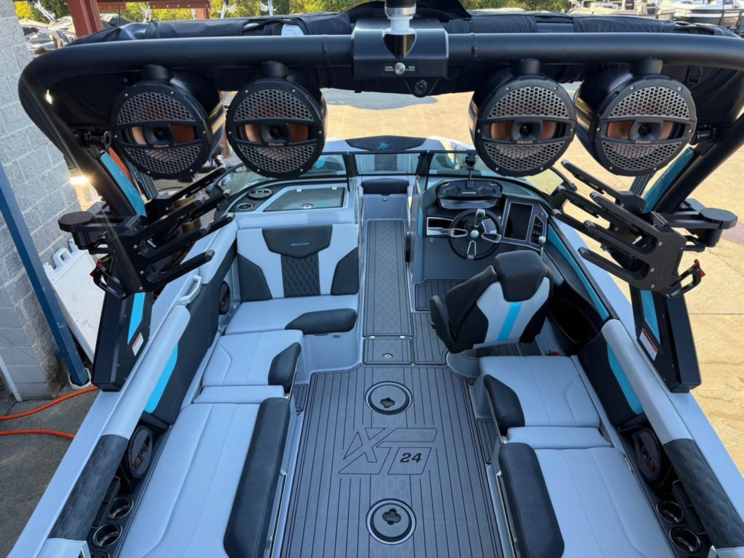 2023 MasterCraft XT24