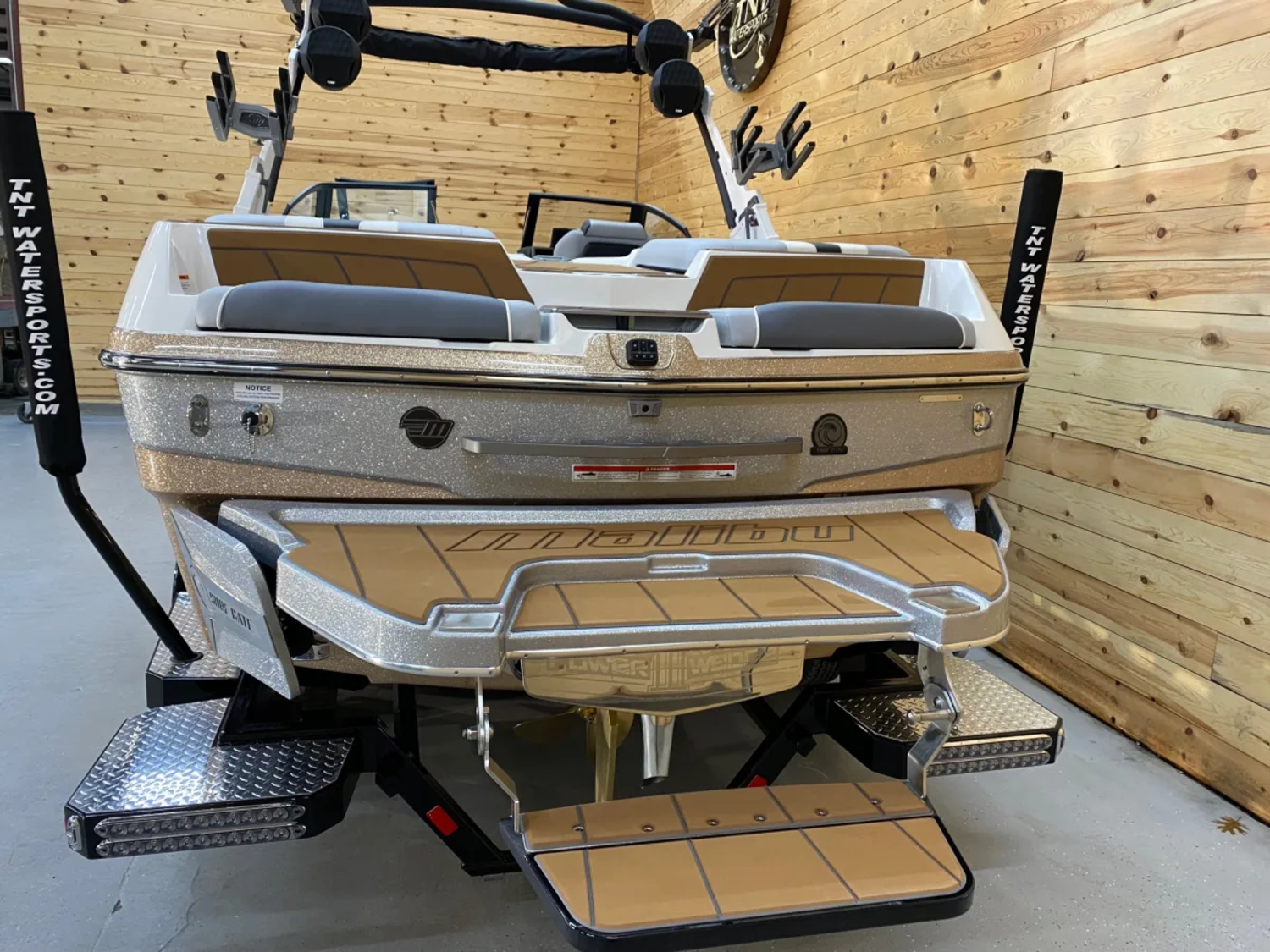 2023 Malibu 23 LSV Wakesetter