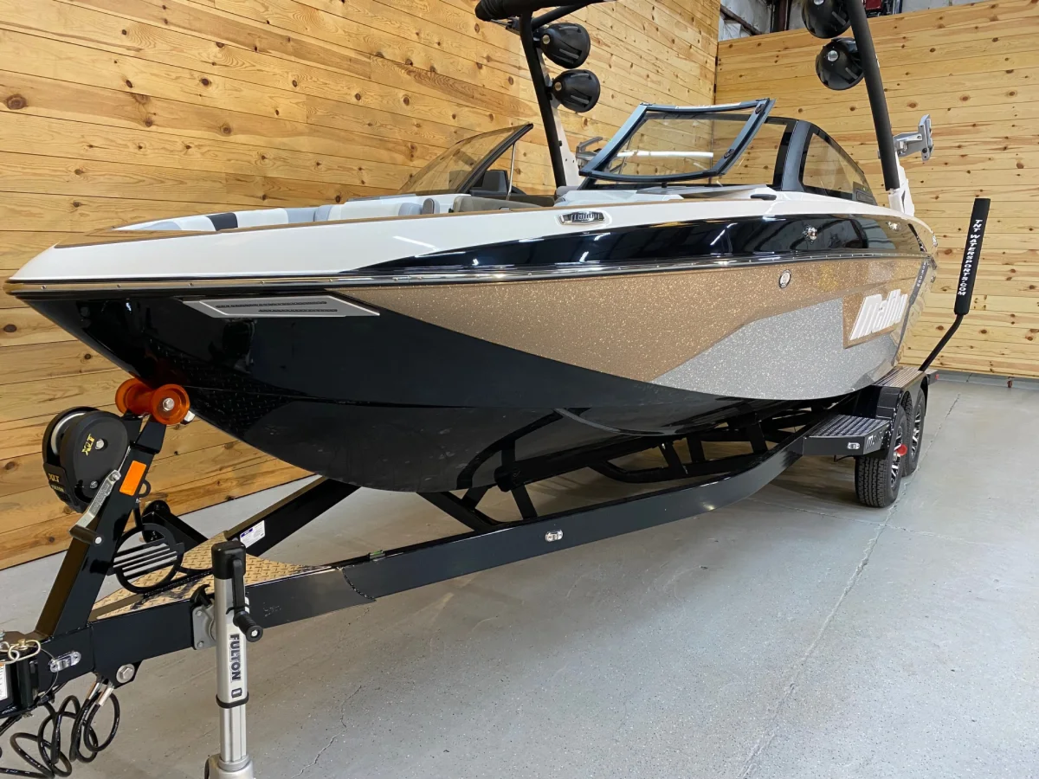 2023 Malibu 23 LSV Wakesetter