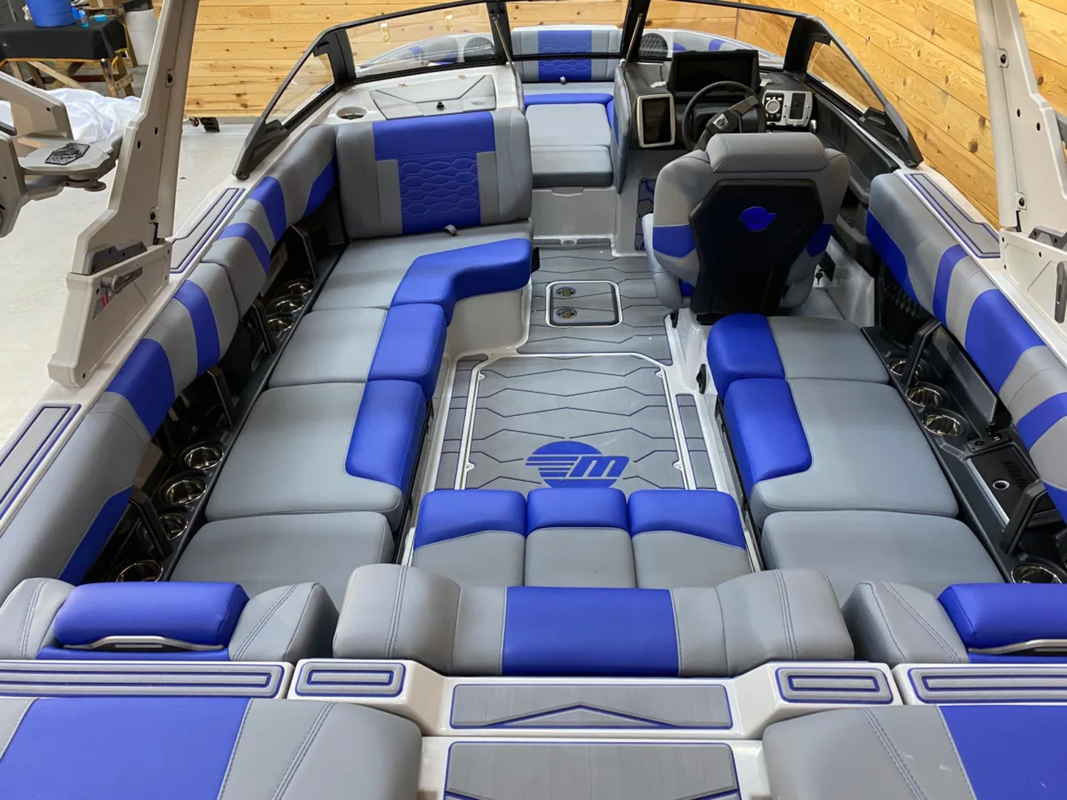 2024 Malibu 23 MXZ Wakesetter