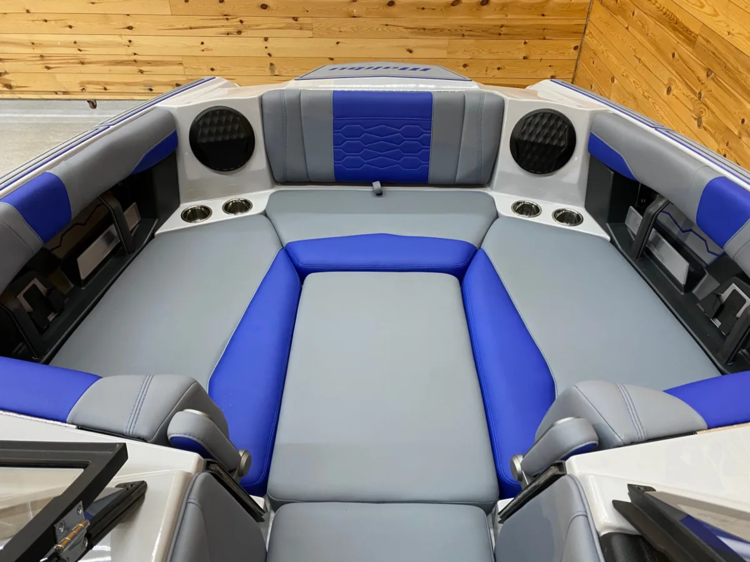 2024 Malibu 23 MXZ Wakesetter