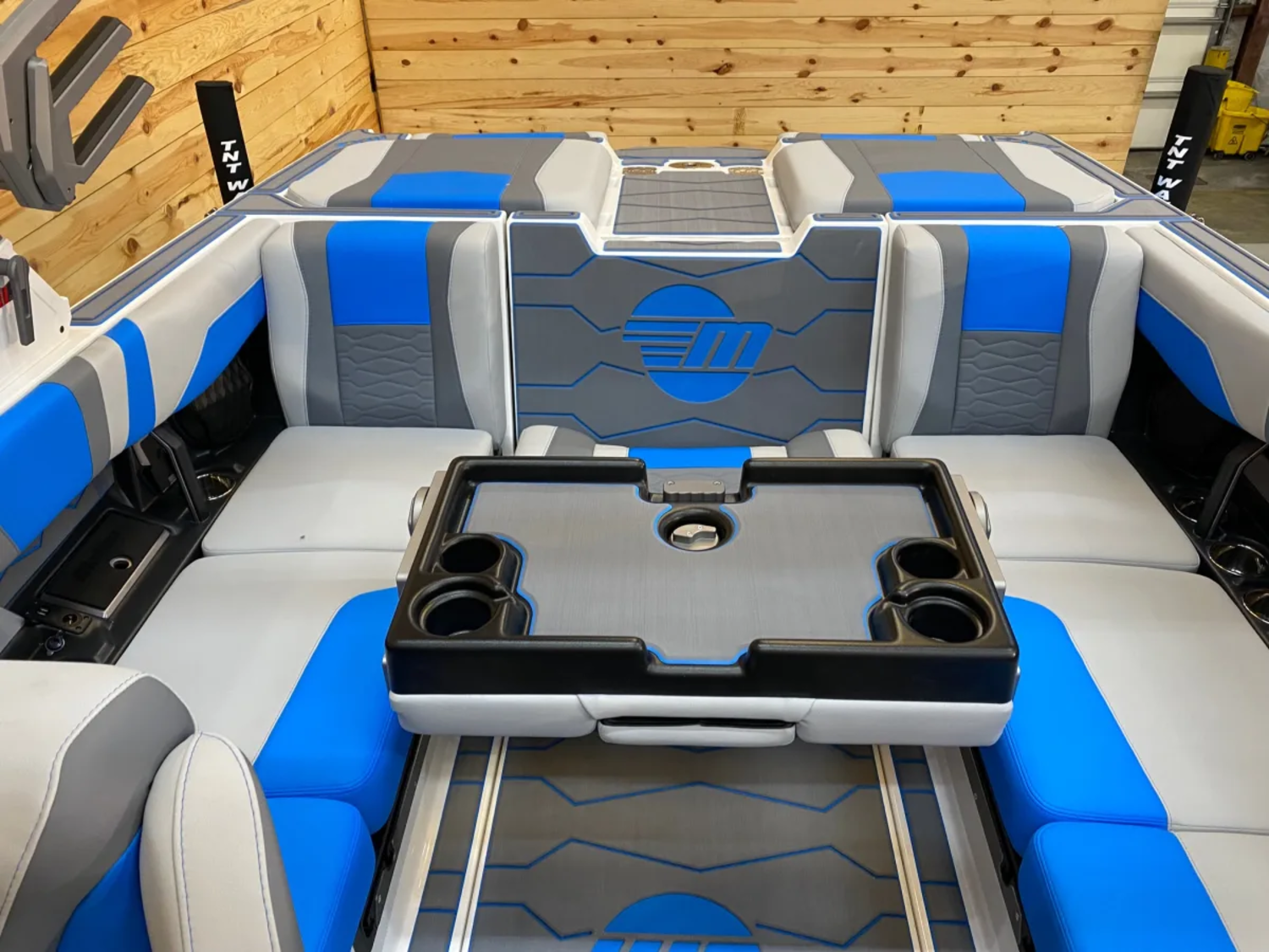 2024 Malibu 23 MXZ Wakesetter