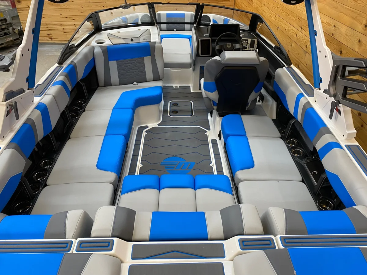 2024 Malibu 23 MXZ Wakesetter